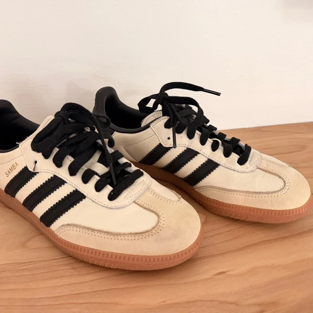 Adidas Samba Cream and Black Sneakers - Picture 8 of 16